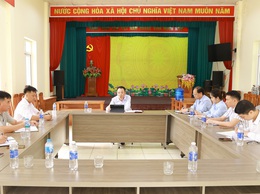 Đoàn công tác số 2 UBND xã Yên Xuân  làm việc trực tiếp với  các đồng chí Bí thư chi bộ, Trưởng ban công tác mặt trận và trưởng thôn của Thôn 1 và Thôn 4 Tiến Xuân, xã Yên Xuân