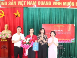 Xã Phú Xuyên trao Quyết định bổ nhiệm lại Hiệu trưởng Trường Mầm non Nam Tiến