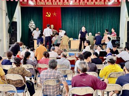 Hội đồng bồi thường GPMB xã Đại Thanh tổ chức chi trả khoảng 25 tỷ đồng cho 89 hộ dân thôn Huỳnh Cung có đất nằm trong chỉ giới dự án khu đô thị thể thao Olympic.