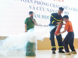 Tuyên truyền, trải nghiệm kỹ năng phòng cháy, chữa cháy cho học sinh Trường Tiểu học Tràng An