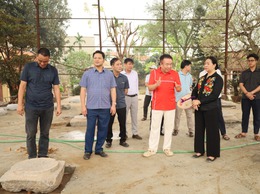 CÁC ĐỒNG CHÍ LÃNH ĐẠO XÃ CỔ ĐÔ KIỂM TRA TIẾN ĐỘ THI CÔNG MỘT SỐ CÔNG TRÌNH TRÊN ĐỊA BÀN