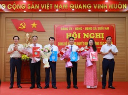 Xã Suối Hai công bố các quyết định về công tác cán bộ