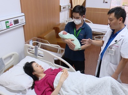 Kỳ tích tại Bệnh viện Phụ sản Hà Nội: Hai trẻ song sinh chào đời cách nhau 13 tuần