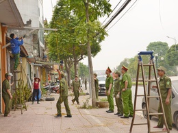 Phường Tùng Thiện tiếp tục ra quân tháo gỡ “điểm nghẽn” lập lại trật tự đô thị trên địa bàn