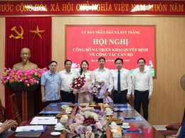 Bát Tràng công bố, triển khai quyết định về công tác cán bộ
