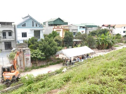 Xã Thuận An cưỡng chế thu hồi đất đối với 08 hộ dân để thực hiện dự án Xây dựng tuyến đường đê Hữu Đuống đoạn từ Dốc Lời- Đặng Xá đến xã Lệ Chi (nay là xã Thuận An, TP Hà Nội).