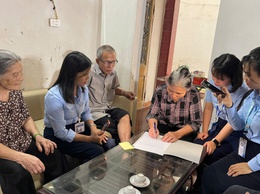 Hỗ trợ thủ tục ngoài giờ cho người dân yếu thế