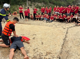 Tuyên truyền, hướng dẫn kỹ năng phòng, chống đuối nước cho học sinh Trường tiểu học Hồng Thái