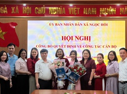 Hội nghị công bố và trao quyết định công tác cán bộ tại xã Ngọc Hồi.