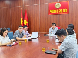 Lãnh đạo UBND phường Ô Chợ Dừa dự họp trực tuyến với UBND Thành phố về công tác cải cách hành chính và kiểm soát thủ tục hành chính