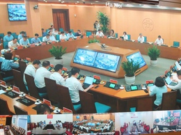 TẬP THỂ UBND THÀNH PHỐ HÀ NỘI BÀN GIẢI PHÁP THỰC HIỆN MỤC TIÊU TĂNG TRƯỞNG HAI CON SỐ