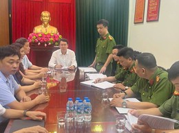 BÍ THƯ ĐẢNG ỦY PHƯỜNG CỬA NAM LÀM VIỆC VỚI BAN CHỈ ĐẠO GIẢI QUYẾT 05 ĐIỂM NGHẼN VÀ CÔNG AN PHƯỜNG: TẬP TRUNG CHẤN CHỈNH TRẬT TỰ ĐÔ THỊ TRÊN ĐỊA BÀN