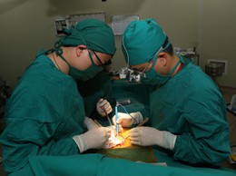 Bệnh viện đa khoa Đức Giang: Thay động mạch chủ bụng nhân tạo thành công cho người bệnh cao tuổi