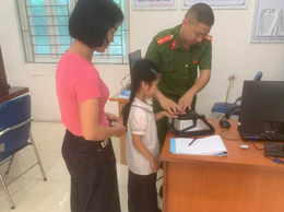 Xã Đại Xuyên tăng cường cấp căn cước, hướng dẫn người dân sử dụng VneID
