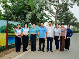 Đoàn công tác số 1 Hội LHPN thành phố Hà Nội kiểm tra, chấm điểm mô hình 