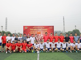 Công an phường Tùng Thiện tổ chức giao lưu bóng đá, pickleball tăng cường đoàn kết