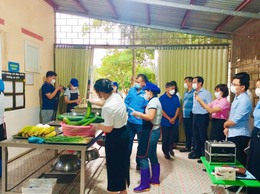 XÃ TRUNG GIÃ KIỂM TRA CÔNG TÁC AN TOÀN THỰC PHẨM TẠI TRƯỜNG MN BẮC SƠN B