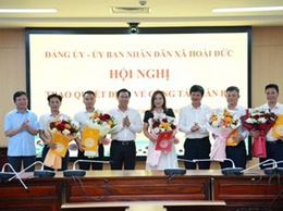Hoài Đức tổ chức hội nghị trao quyết định về công tác cán bộ