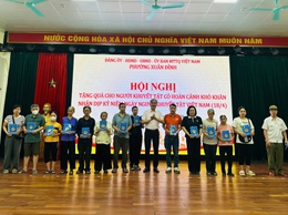 Phường Xuân Đỉnh trao 82 suất quà cho người khuyết tật có hoàn cảnh khó khăn