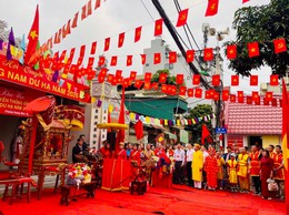 Ấn tượng nghi thức rước cấp thủy lễ hội đình làng Nam Dư Hạ, phường Hoàng Mai