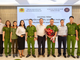 Công an phường Phương Liệt tuyên truyền, phổ biến giáo dục pháp luật tại Trường THPT MAY