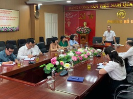 Đại diện Đảng uỷ phường Bồ Đề làm việc với Đảng uỷ Công ty Cổ phần Muối Việt Nam về công tác xây dựng Đảng