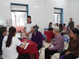 Tổ chức khám và tư vấn sức khỏe miễn phí ứng dụng công nghệ AI Nhật Bản cho người dân xã Ba Vì