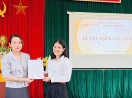 Chi bộ Trường Mầm non Hợp Đồng tổ chức Lễ kết nạp Đảng viên mới