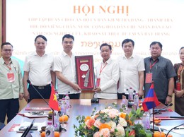 Bát Tràng trao đổi kinh nghiệm công tác kiểm tra, giám sát với Đoàn UBKT Đảng – Thanh tra Thủ đô Viêng Chăn