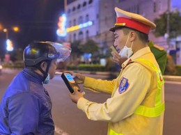 UBND phường Văn Miếu - Quốc Tử Giám tuyên truyền đến Nhân dân nội dung về việc bãi bỏ hoàn toàn Nghị đinh 100 thì hành vi vi phạm nồng độ cồn sẽ xử lý ra sao?