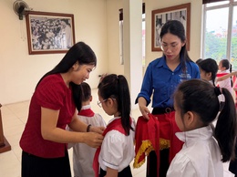 Trường Tiểu học Yên Sở tổ chức kết nạp Đội cho học sinh