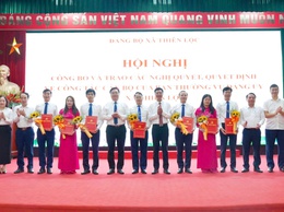 Hội nghị công bố và trao các Nghị quyết, Quyết định về công tác cán bộ của Ban Thường vụ Đảng ủy xã Thiên Lộc