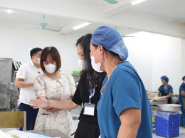 Đoàn liên ngành phường Chương Mỹ kiểm tra an toàn thực phẩm tại trường Tiểu học Thụy Hương và Tiểu học Chúc Sơn B