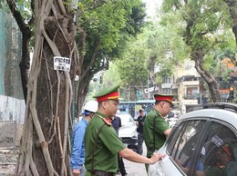 Công an phường Cửa Nam quyết liệt lập lại trật tự đô thị