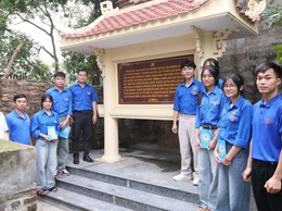 Vân Đình tổ chức “Hành trình về cội nguồn - Kết nạp đoàn viên mới” tại địa chỉ đỏ Tảo Khê