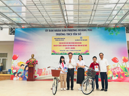 TRƯỜNG THCS YÊN SỞ PHỐI HỢP VỚI TỔ CHỨC GIA ĐÌNH TRÍ TUỆ TÌNH NGƯỜI TRAO QUÀ HỖ TRỢ HỌC SINH CÓ HOÀN CẢNH KHÓ KHĂN NHÂN DỊP 30/4 – 1/5