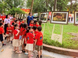 Mầm non Yên Sở giáo dục lòng kính yêu Bác Hồ qua hoạt động trải nghiệm viếng Lăng Bác Hồ