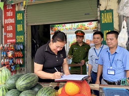 Tuyên truyền, ký cam kết chấp hành trật tự an toàn giao thông, trật tự đô thị đối với các hộ kinh doanh