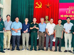 Chi hội Cựu chiến binh thôn Mỹ Lương tổ chức lễ kết nạp hội viên mới năm 2026