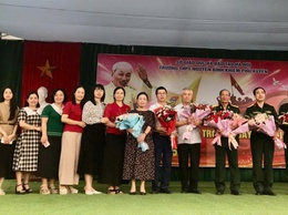 Trường THPT Nguyễn Bỉnh Khiêm tổ chức nói chuyện truyền thống nhân dịp kỷ niệm 51 năm Ngày Giải phóng miền Nam