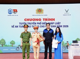 Lan tỏa ý thức an toàn giao thông – phát huy vai trò Công an Phường Phú Thượng trong xây dựng “trường học xanh”