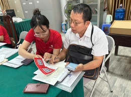 Phú Nghĩa: Thuế cơ sở 21 phối hợp với Ngân hàng TMCP Kỹ Thương Việt Nam (Techcombank)  tuyên truyền, hỗ trợ hộ kinh doanh tuân thủ pháp luật thuế