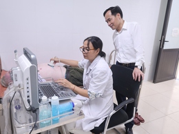Trạm y tế xã Hòa Phú: Tổ chức khám, tư vấn và cập nhật thông tin vào hệ thống quản lý sức khỏe điện tử cho Người cao tuổi