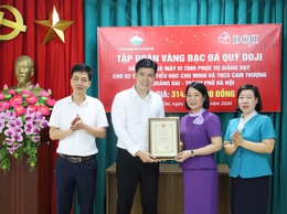 Quảng Oai tiếp nhận 30 bộ máy vi tính, tăng cường điều kiện dạy học trong kỷ nguyên số