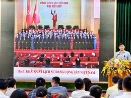 Trung tâm Chính trị phường Hoàn Kiếm tổ chức khai giảng lớp bồi dưỡng nhận thức về Đảng cho quần chúng ưu tú trong doanh nghiệp ngoài khu vực Nhà nước