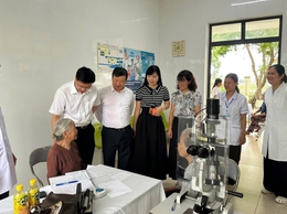 DÂN HÒA: KHÁM BỆNH MIỄN PHÍ CHO NHÂN DÂN – CHẮP CÁNH AN VUI, GÌN GIỮ 