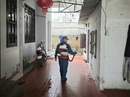 PHƯỜNG XUÂN PHƯƠNG CHỦ ĐỘNG DIỆT BỌ GẬY, PHUN HÓA CHẤT PHÒNG CHỐNG BỆNH SỐT XUẤT HUYẾT
