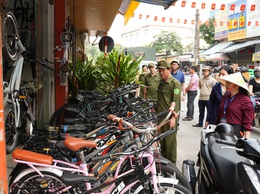 SƠN TÂY RA QUÂN XỬ LÝ VI PHẠM TRẬT TỰ ĐÔ THỊ TRÊN TUYẾN PHỐ PHÙNG KHẮC KHOAN