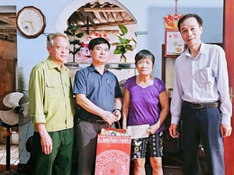 185 người khuyết tật xã Ô Diên được nhận quà nhân Ngày Người khuyết tật Việt Nam (18/4)