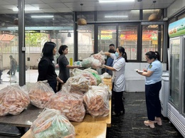 Phát hiện 160kg thực phẩm không rõ nguồn gốc tại cơ sở nấu cỗ đông người: Quang Minh siết chặt kiểm tra ATTP trong Tháng hành động